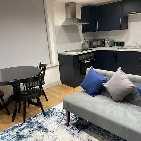 Modern - Two Bed - Apartment Located In The City Of Wolverhampton Dış mekan fotoğraf