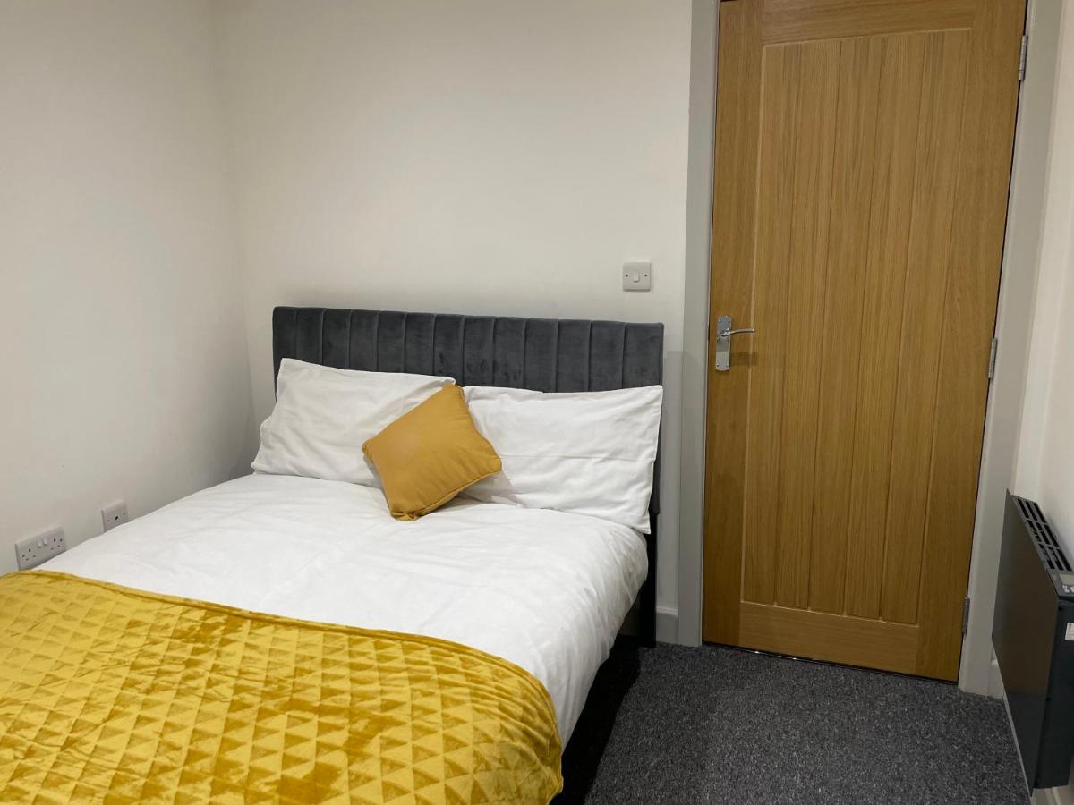Modern - Two Bed - Apartment Located In The City Of Wolverhampton Dış mekan fotoğraf