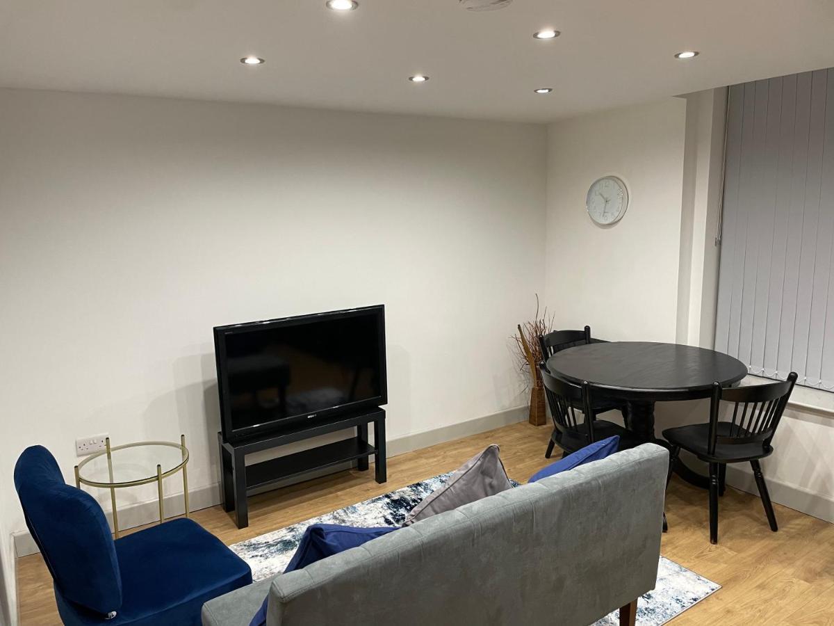 Modern - Two Bed - Apartment Located In The City Of Wolverhampton Dış mekan fotoğraf