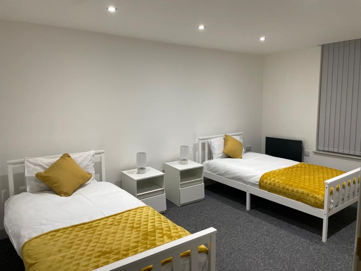 Modern - Two Bed - Apartment Located In The City Of Wolverhampton Dış mekan fotoğraf